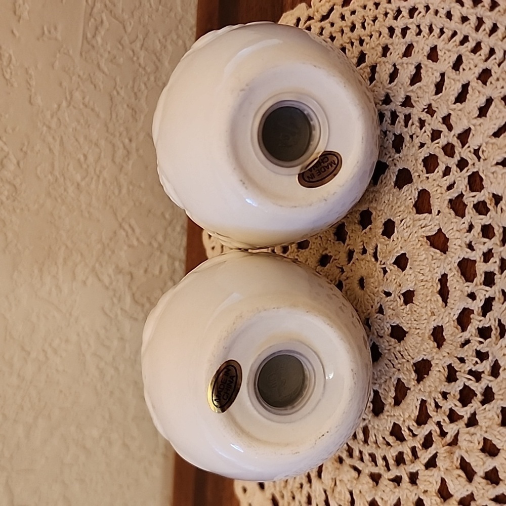 Salt & Pepper Shakers White w/ Raised Pumpkins, Squash, Sunflowers, Pineapples - Picture 5 of 6